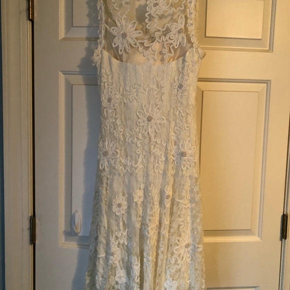 Wedding dress - Picture 4 of 8